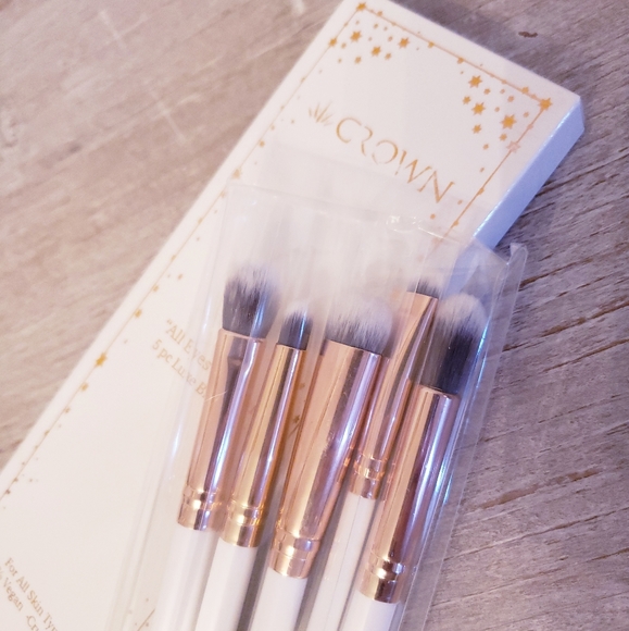 The Crown Brushes - Picture 1 of 2